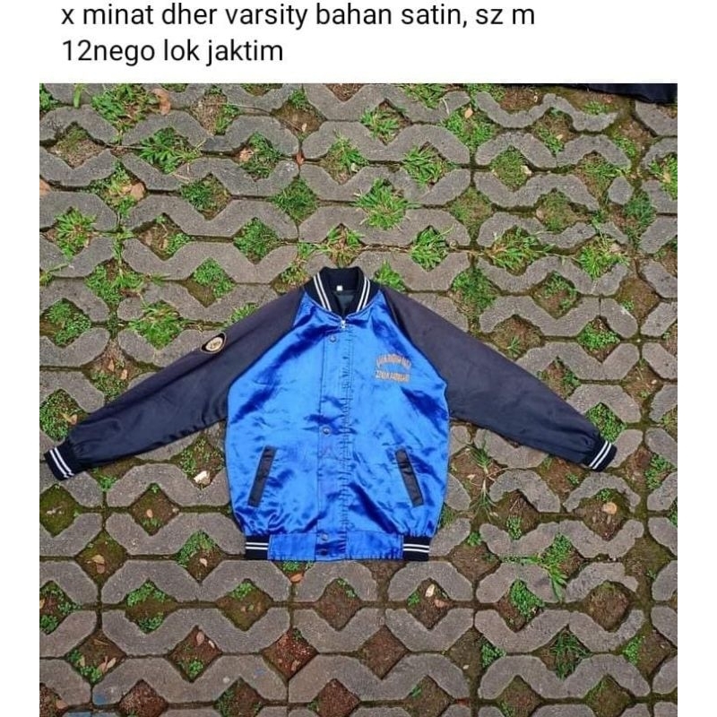 varsity bahan satin