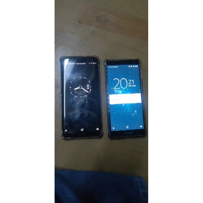 handphone sony xz2 dan xz3 minus dideskripsi