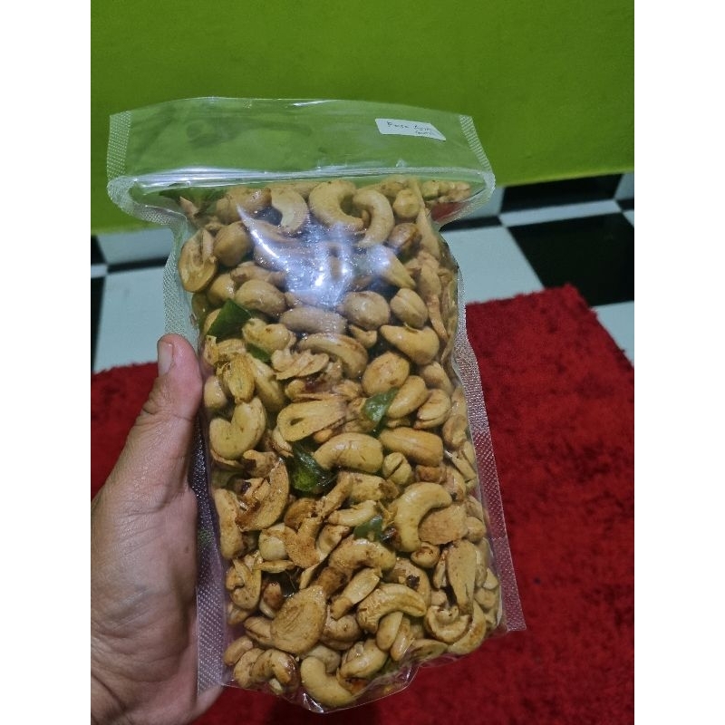 

kacang mete rasa asin gurih