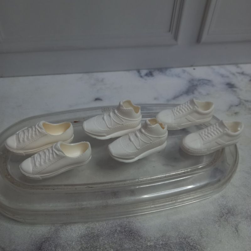 SEPATU KEN PUTIH ORI MATTEL SEPATU BONEKA KEN BARBIE