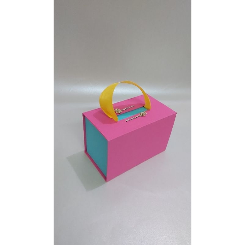 

Hardbox magnet tali pita box cantik tosca