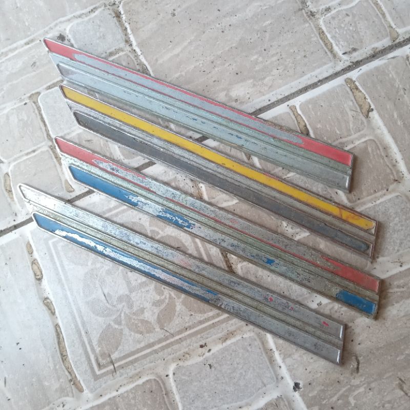 emblem tangki KIRI Yamaha v75 ori