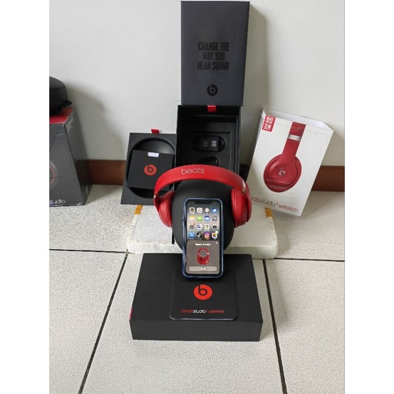 Beats Studio 3 RED Wireless Headphone group apple