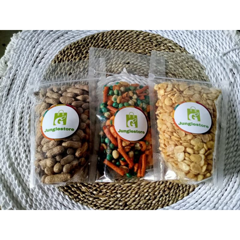 

Paket Snack 3 varian, kacang sangre, kacang poro origanal, kacang mixs poro