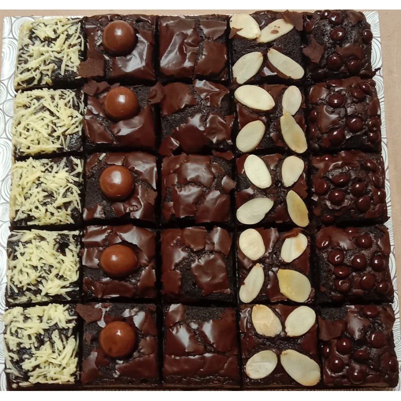 

Brownies Sekat / Shiny Fudgy Brownies / Brownies sekat 20x20 isi 25 pcs
