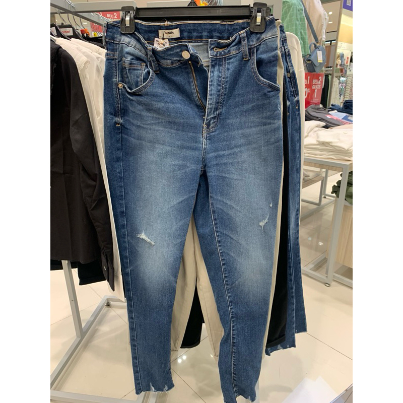 celana jeans wanita brand details