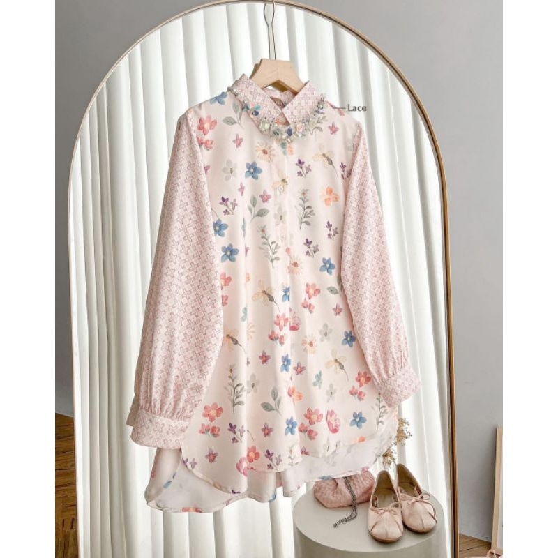 Preloved Sofie Signature Blouse Lace By Kienka