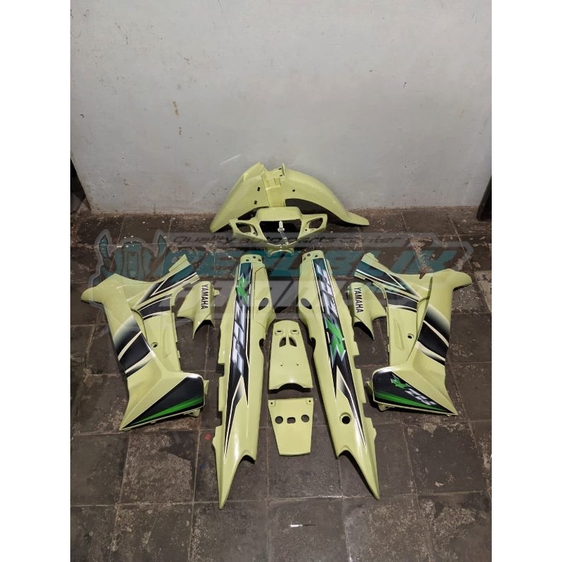 cover body fizr f1zr custom kuning dasar full set halus yamaha fizr f1zr custom kuning dasar 2004