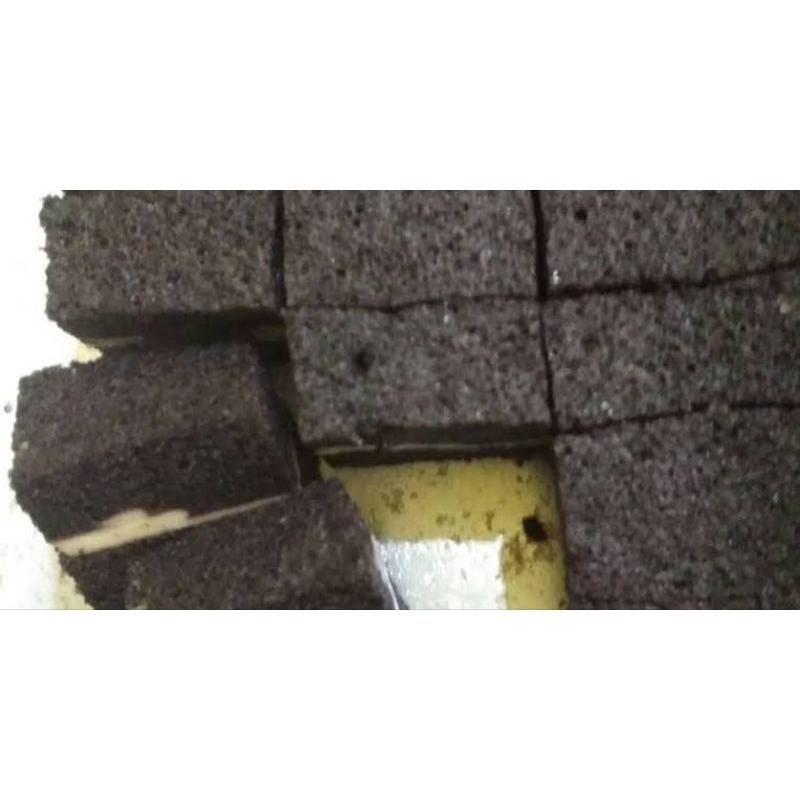 

LAPIS LEGIT SPESIAL KETAN HITAM ADIKA CAKE