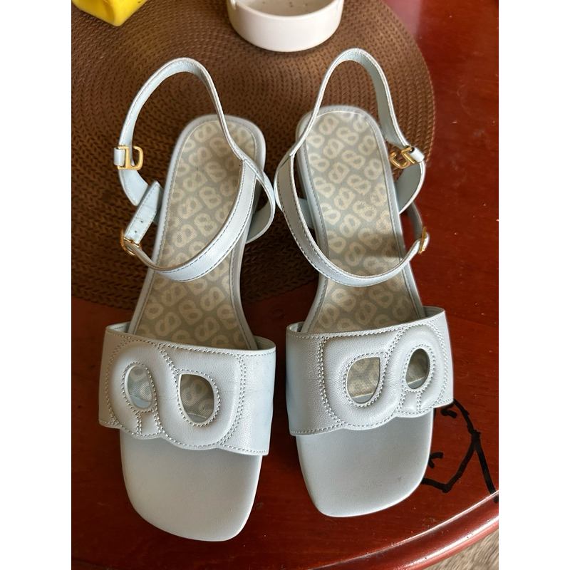 SEPATU BRAND SANDAL PRELOVED BUTTONSCARVES