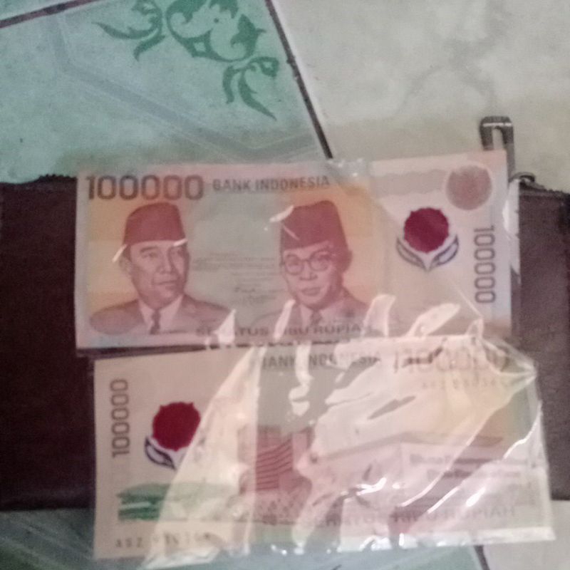 Uang kuno Rp.100rb soekarno polymer plastik