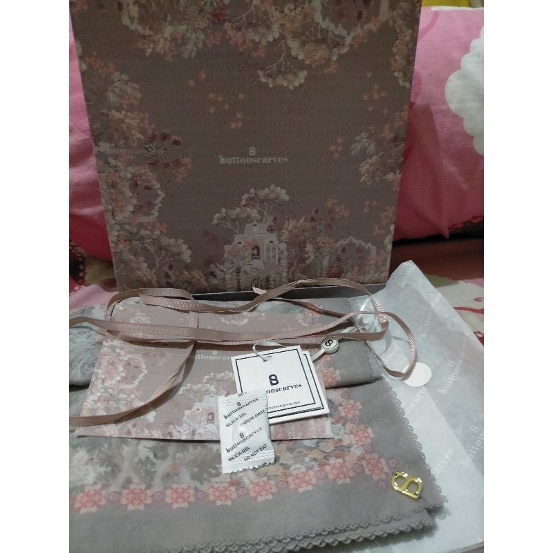 Preloved Buttonscraves