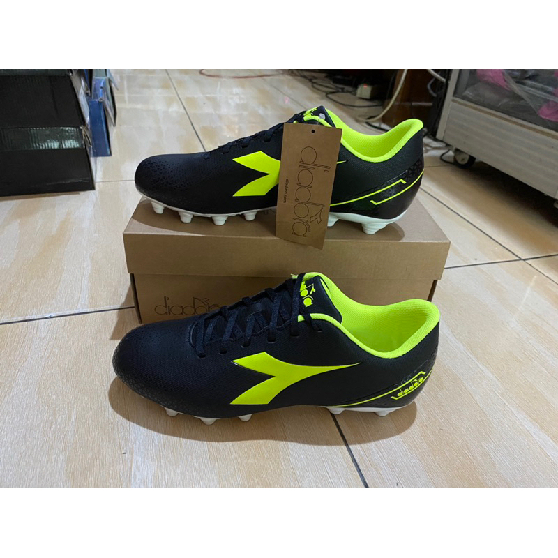 Sepatu Bola Diadora Original