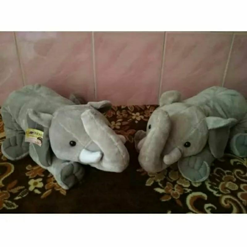 Boneka gajah abu abu