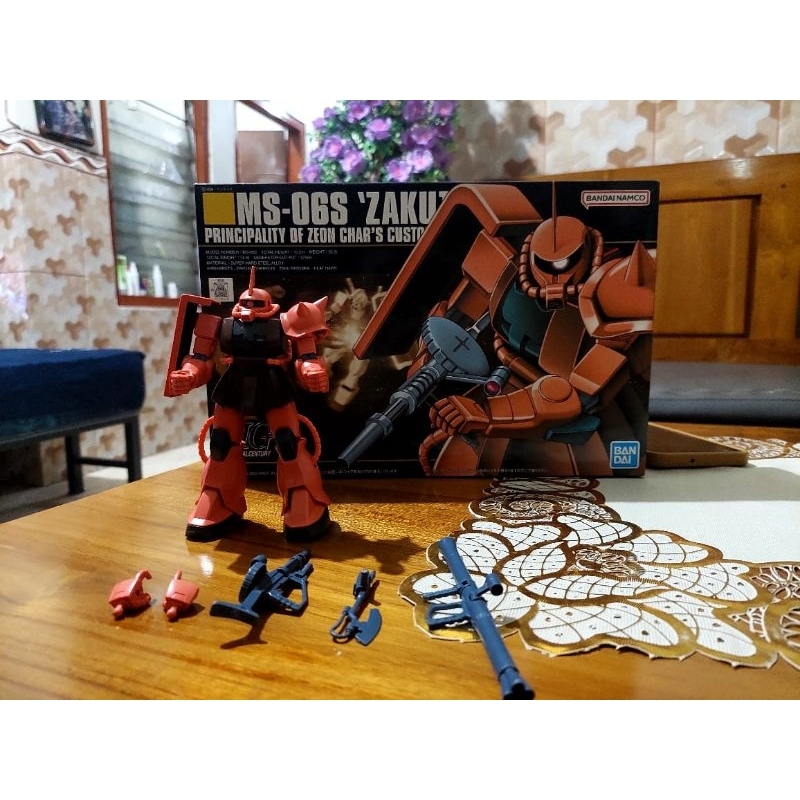 Gundam 1/144 hguc ms-06s zaku II char aznable