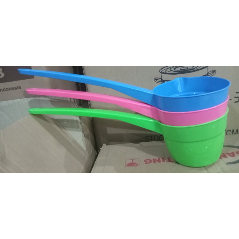 gayung kecil gagang panjang