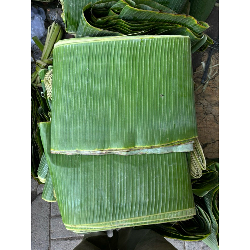 

daun pisang (segar) / perikat 1kg-1,5kg