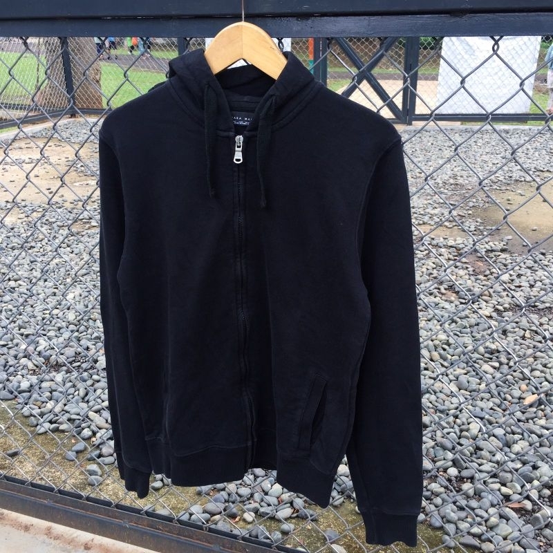 ZARA MAN BLACK ZIP HOODIE