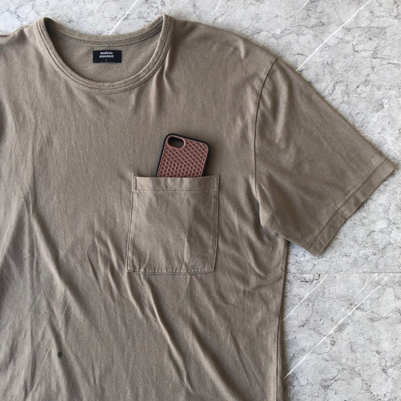 PRELOVED KAOS MUSINSA STANDARD POCKET COKELAT SEPERTI CARHAT