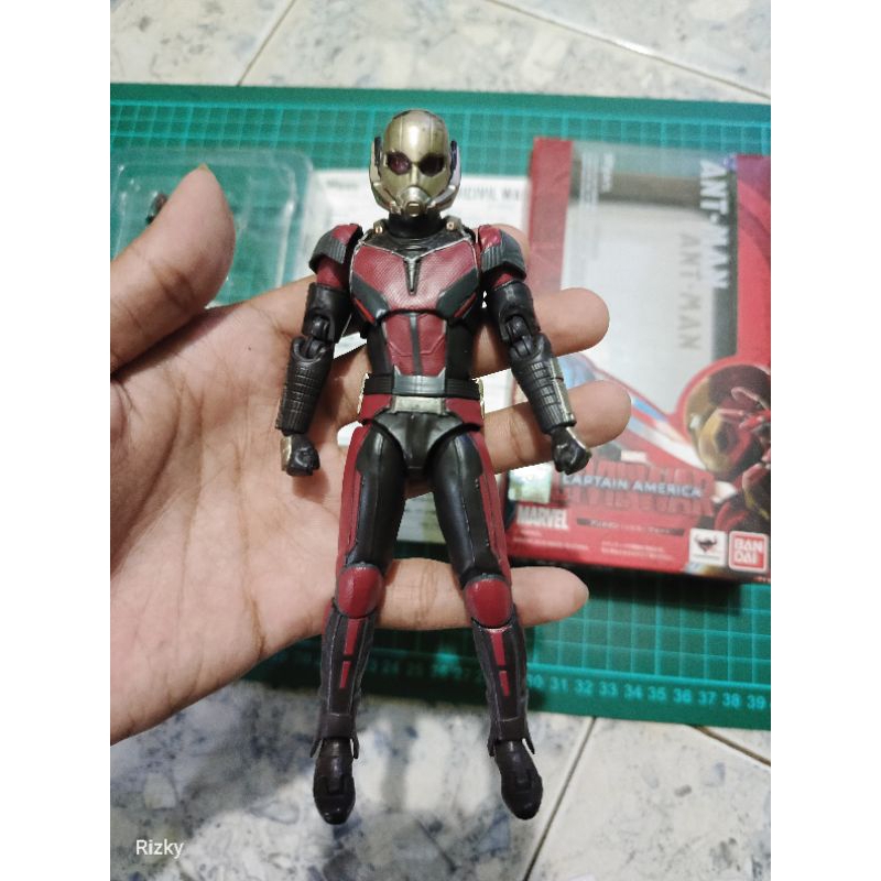 action figure shf ant man civil war bekas ori second bib original