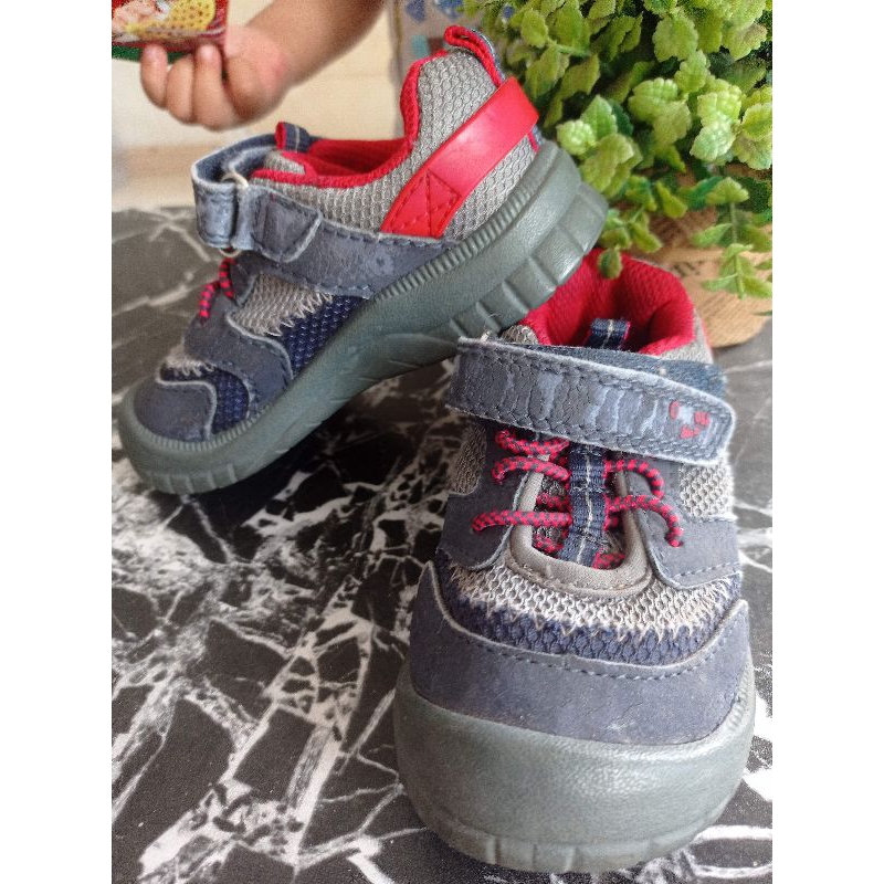 Preloved sepatu anak laki-laki Oshkosh