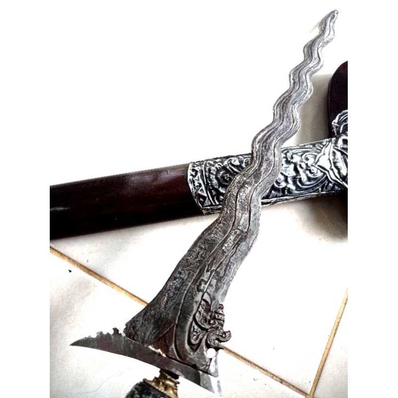 Keris simbol naga pamor kulit semongko