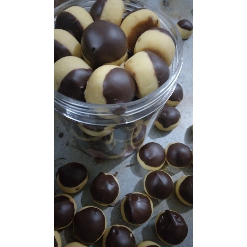 

NASTAR TOPPING COKLAT, ISIAN SELAI NANAS