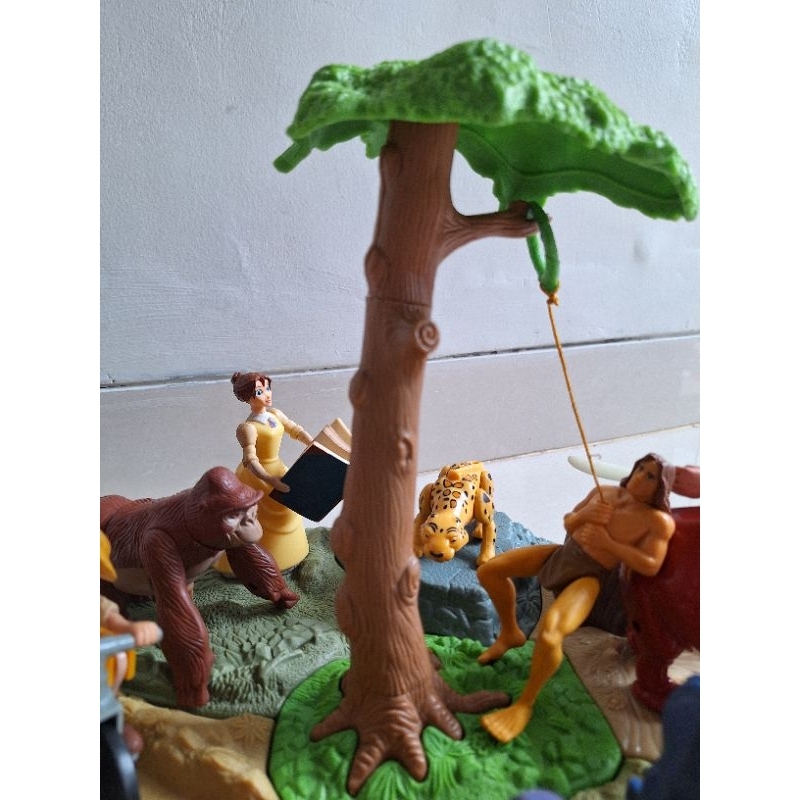 Mainan mcd set tarzan