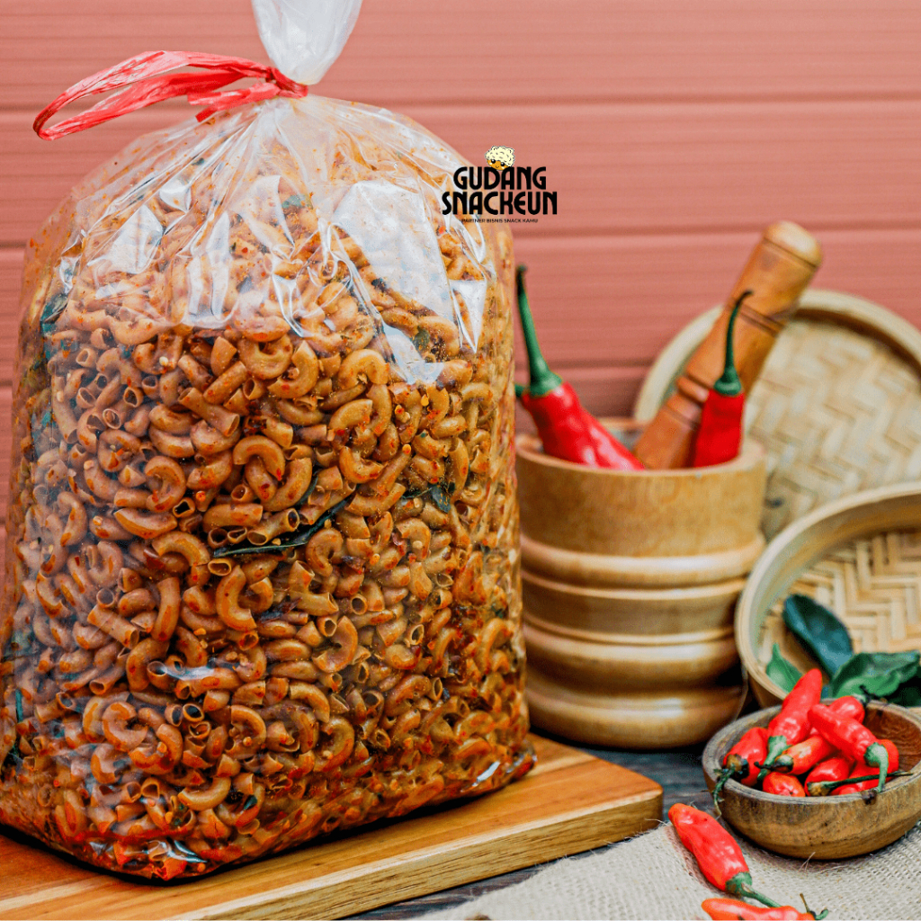 

MAKARONI BANTET PEDAS DAUN JERUK 500G / MACARONI PEDAS DAUN JERUK CIKRUH KHAS BANDUNG TERCIDUK SNACK