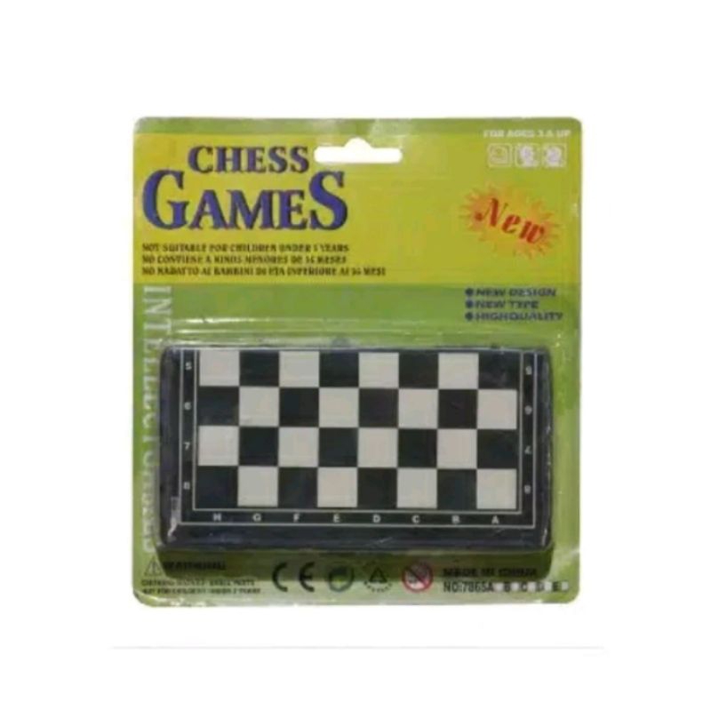 Mainan papan catur plastik / chess board game / papan catur mini magnet