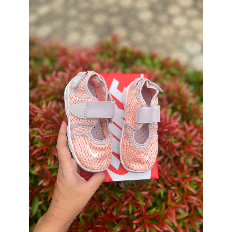 [cleosa.closet] Nike Little Rift Arctic Orange Size 21 22 23.5