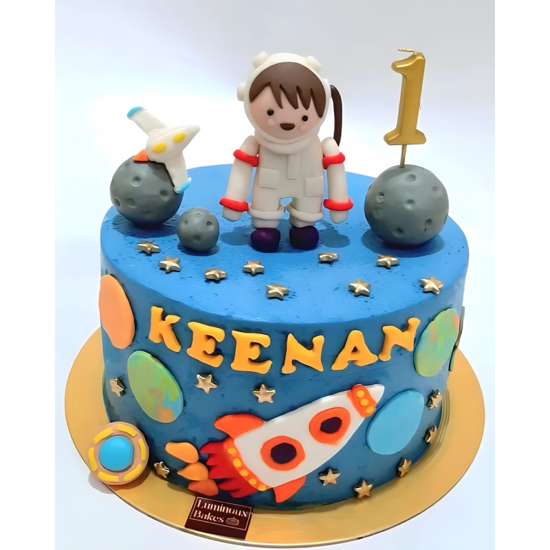 

ASTRONOT 3D FONDANT CUSTOM CAKE