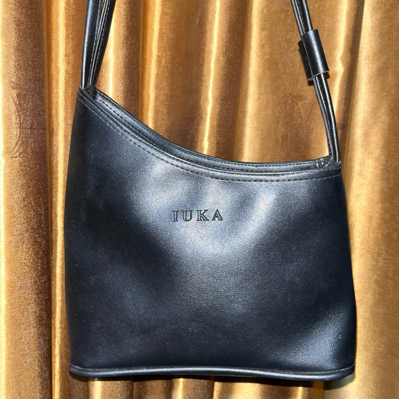TAS IUKA BLACK