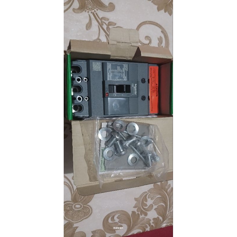 MCCB SCHNEIDER EZC 3 POLL 100A BARU GRESS ORIGINALL 