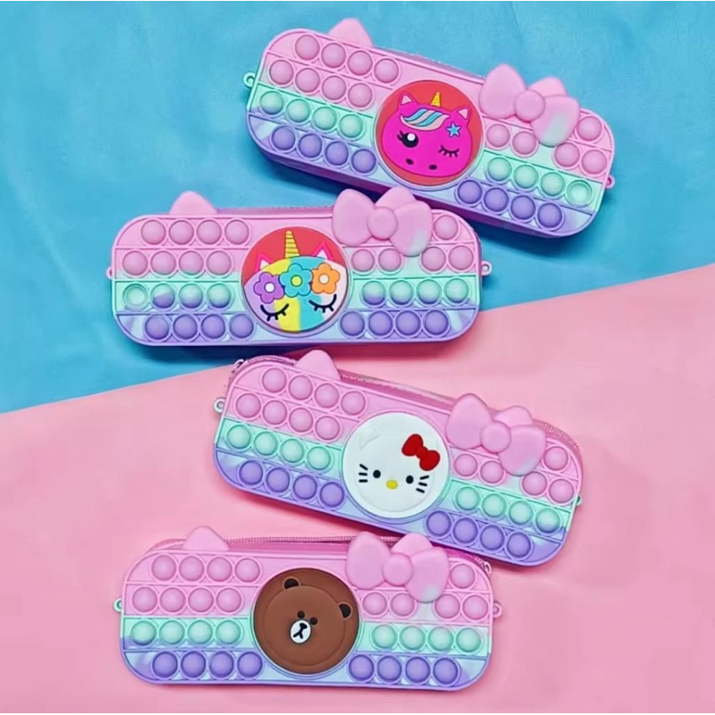 

DS21 | Kotak Pensil Pop it / Kotak pensil pencet / Kotak Pencil silicon PopIt Karakter Tempat Pensil Rainbow Gambar Lucu