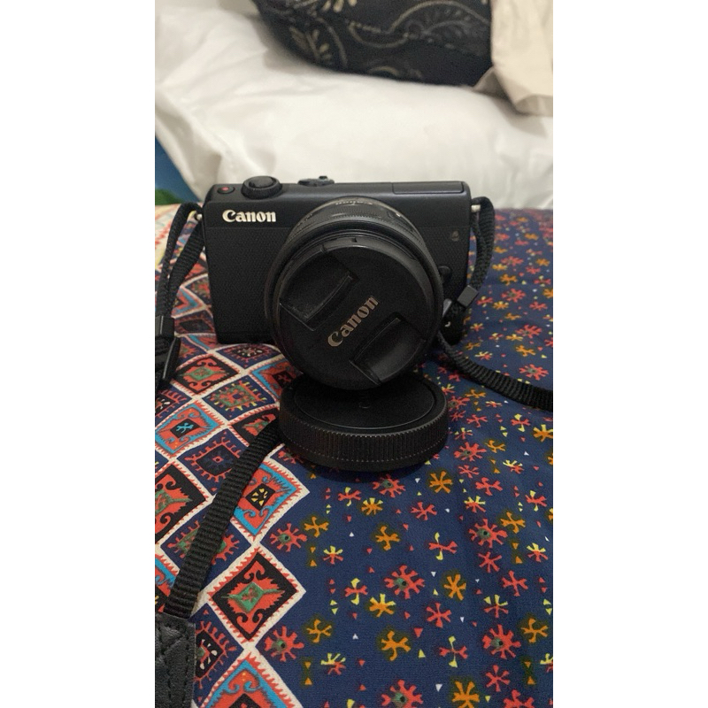 Camera EOS M100 bekas