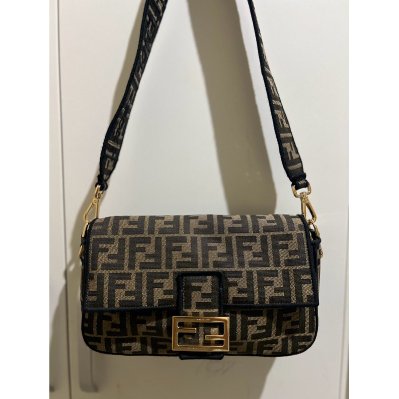 Preloved Tas Fendi Roma baguette