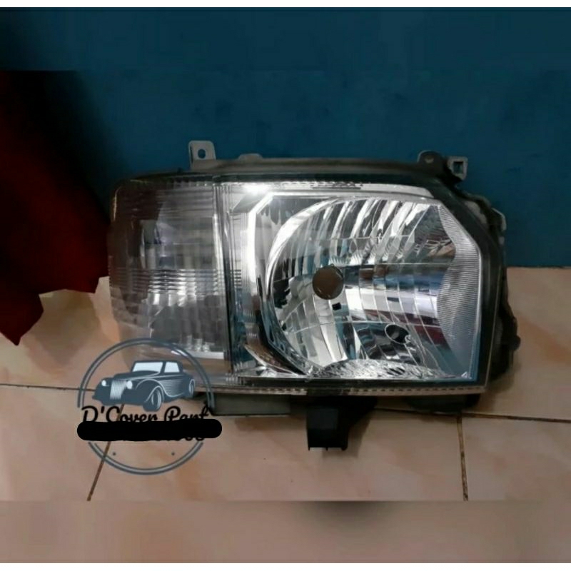 Headlamp lampu depan Toyota hiace