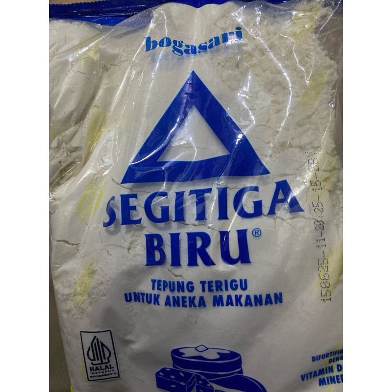 

tepung terigu segitiga bitu kemasan 1 kg