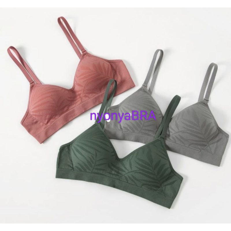 Young Curves bra tanpa kawat 32,34,36B, C03-10331