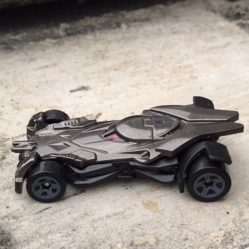 HOT WHEELS SUPERMAN V BATMAN DC