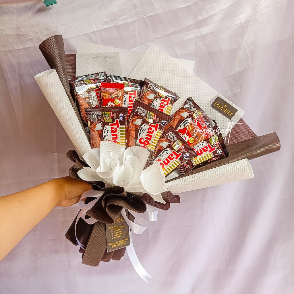 

LVYA.GIFT 4221 E BUKET SNACK MEDIUM SIZE RANDOM SNACK TEMA COKLAT