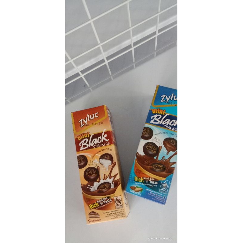 

Zyluc mini black crackers
