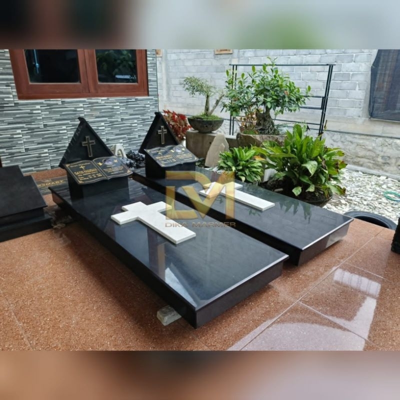 Kijing Makam Kristen Granit Hitam + Salib Marmer Putih