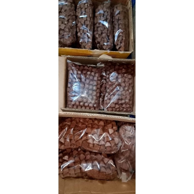 

coklat sq piramid 1kg