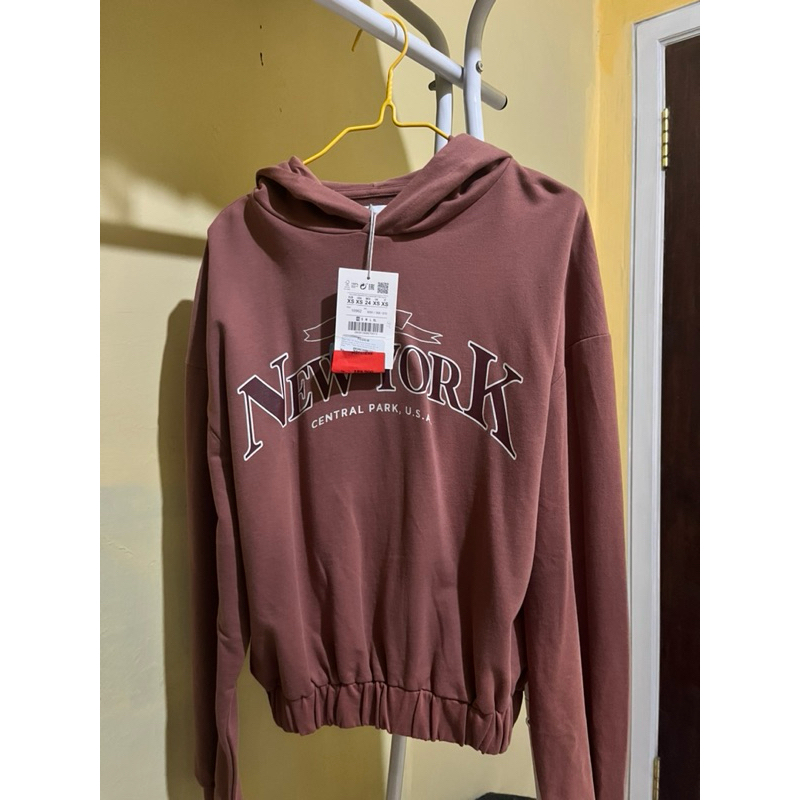 Preloved - PULL AND BEAR crop hoodie ( Never Been Used )