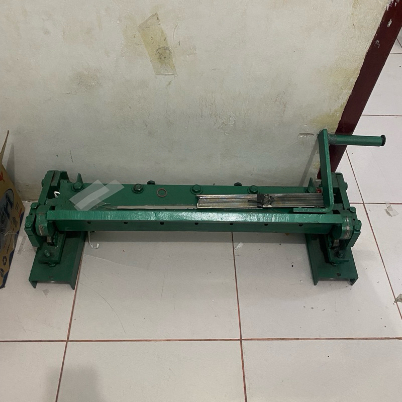 

Mesin Press Kalender (Jepit Kaleng Kalender)
