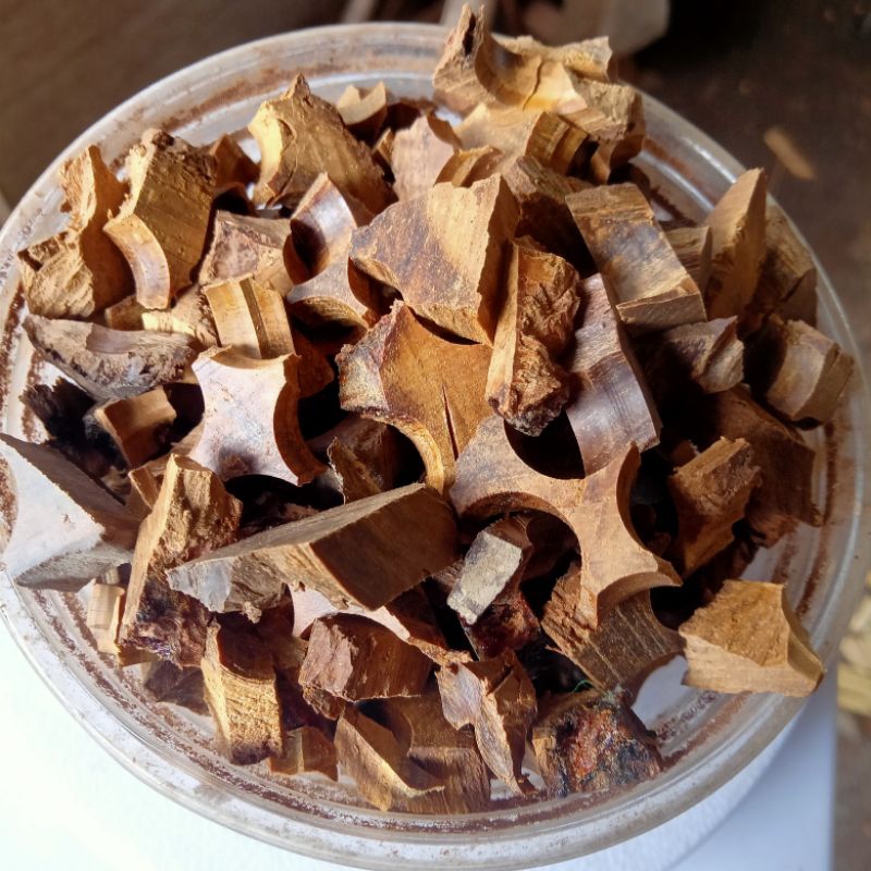 Serpihan kayu gaharu grade a wangi gaharu chip aromaterapi