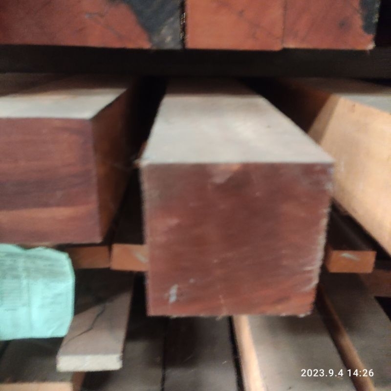 Balok Kayu Bengkirai Super Kalimantan 10 x 10 x 400 cm