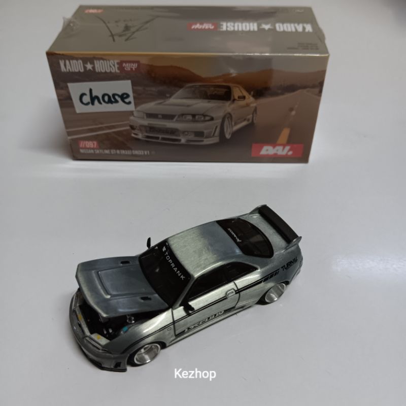 MINI GT KHMG097 CHASE Nissan Skyline GT-R (R33) DAI33 V1
